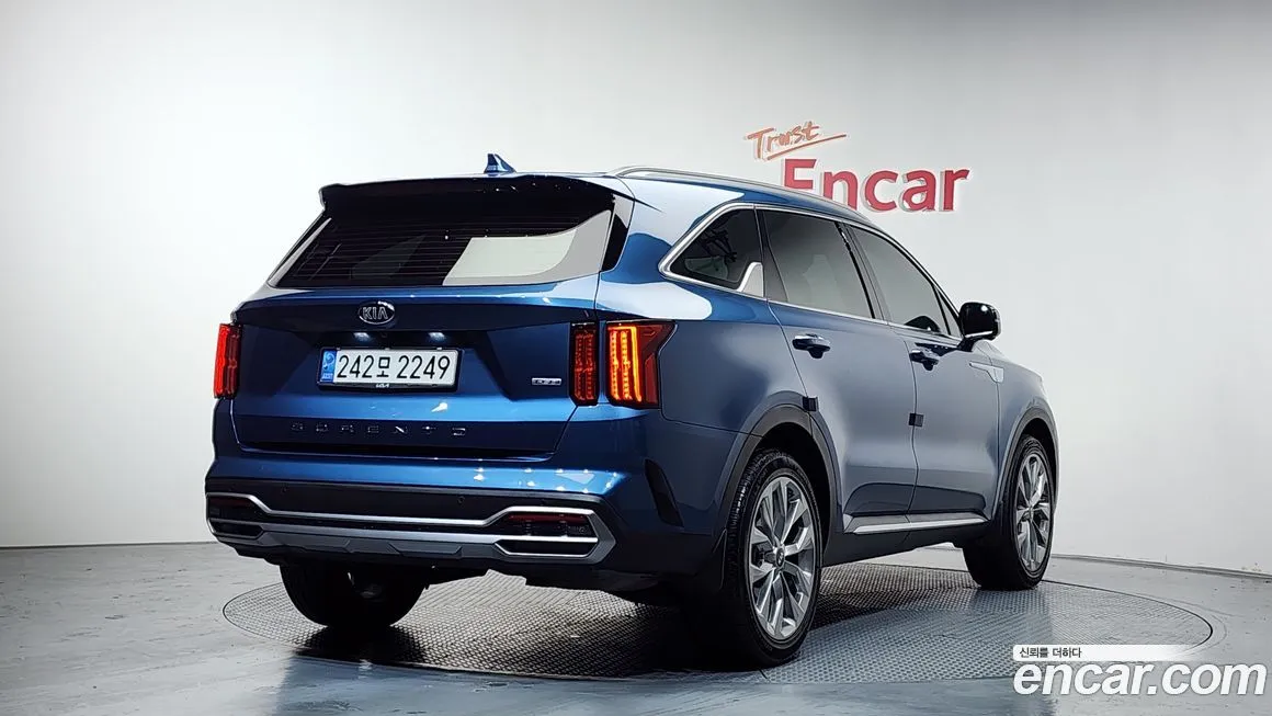 Kia Sorento — фото 10