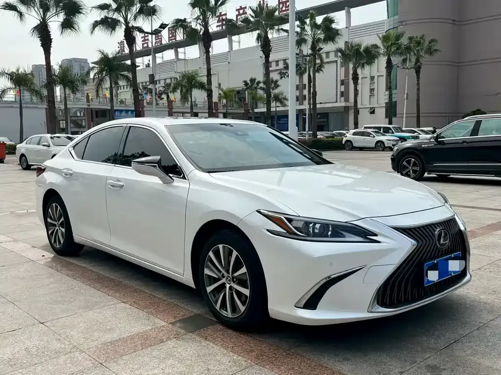 Lexus ES — фото 8