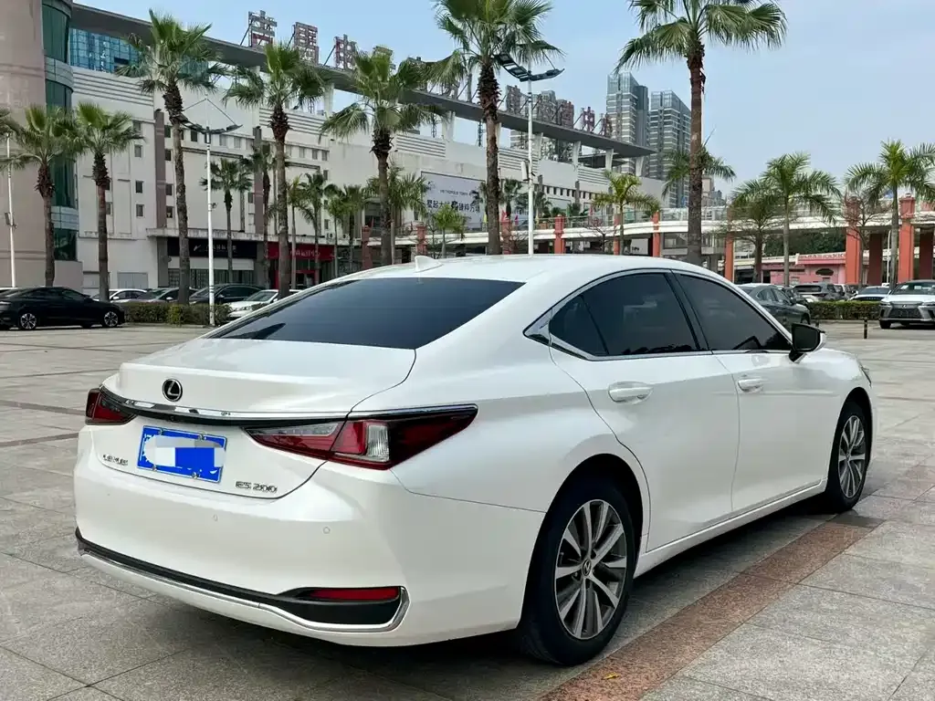 Lexus ES — фото 5