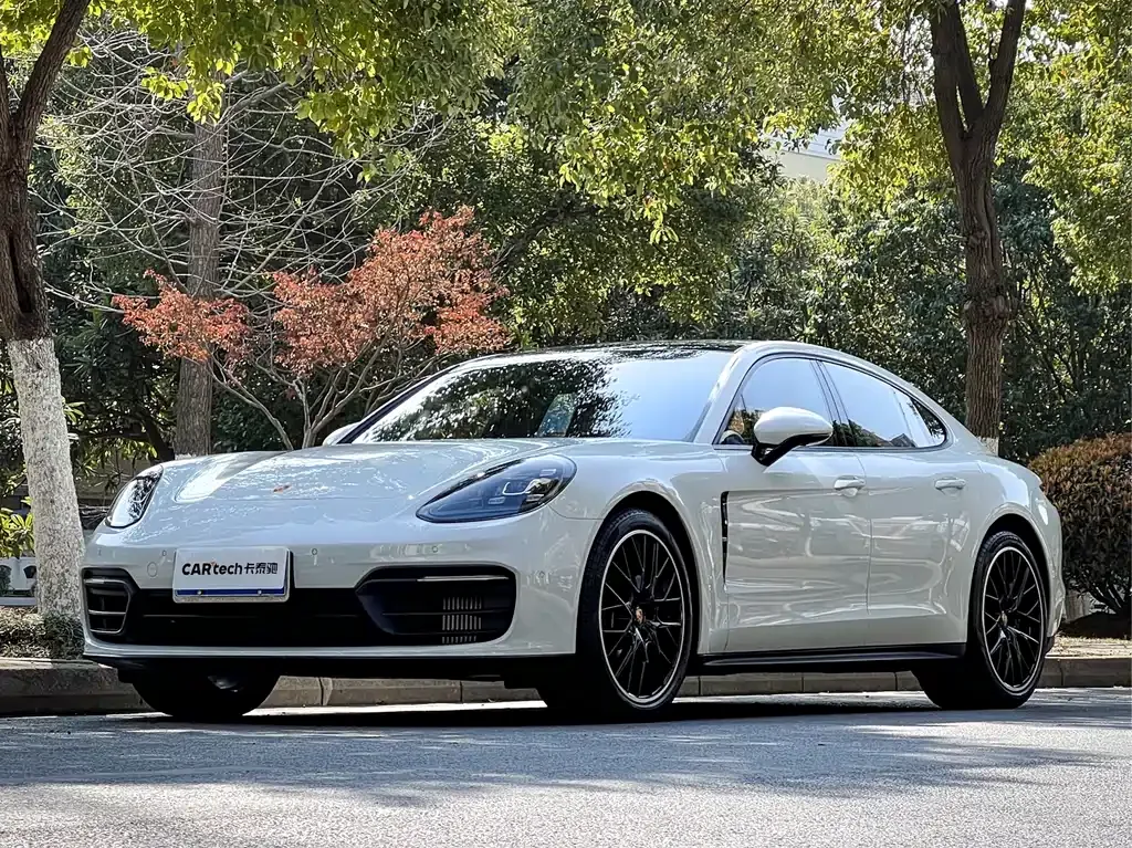 Porsche Panamera — фото 1