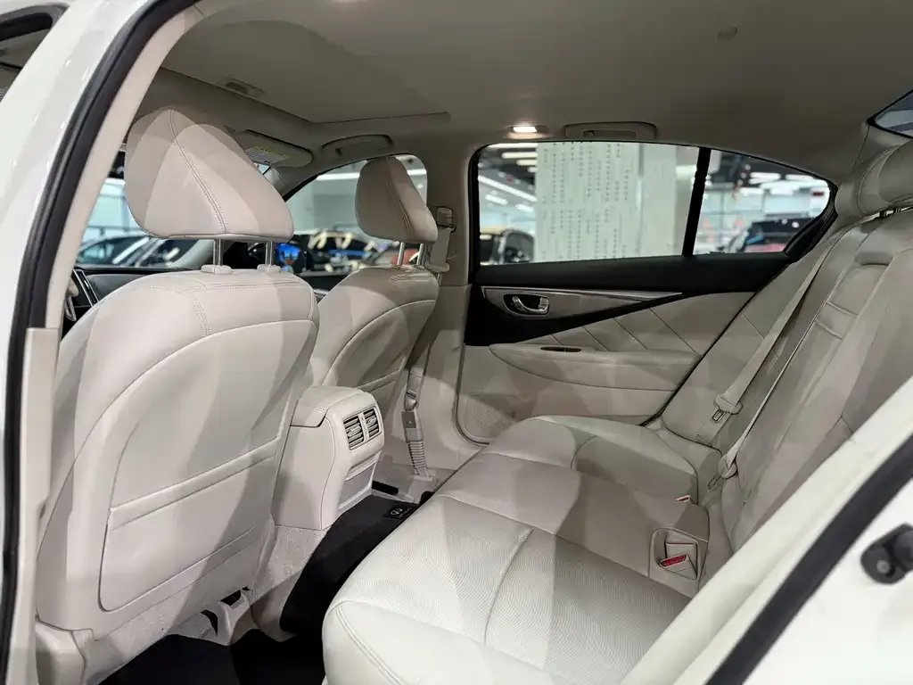 Infiniti Q50L 2023 из CN, фото 7