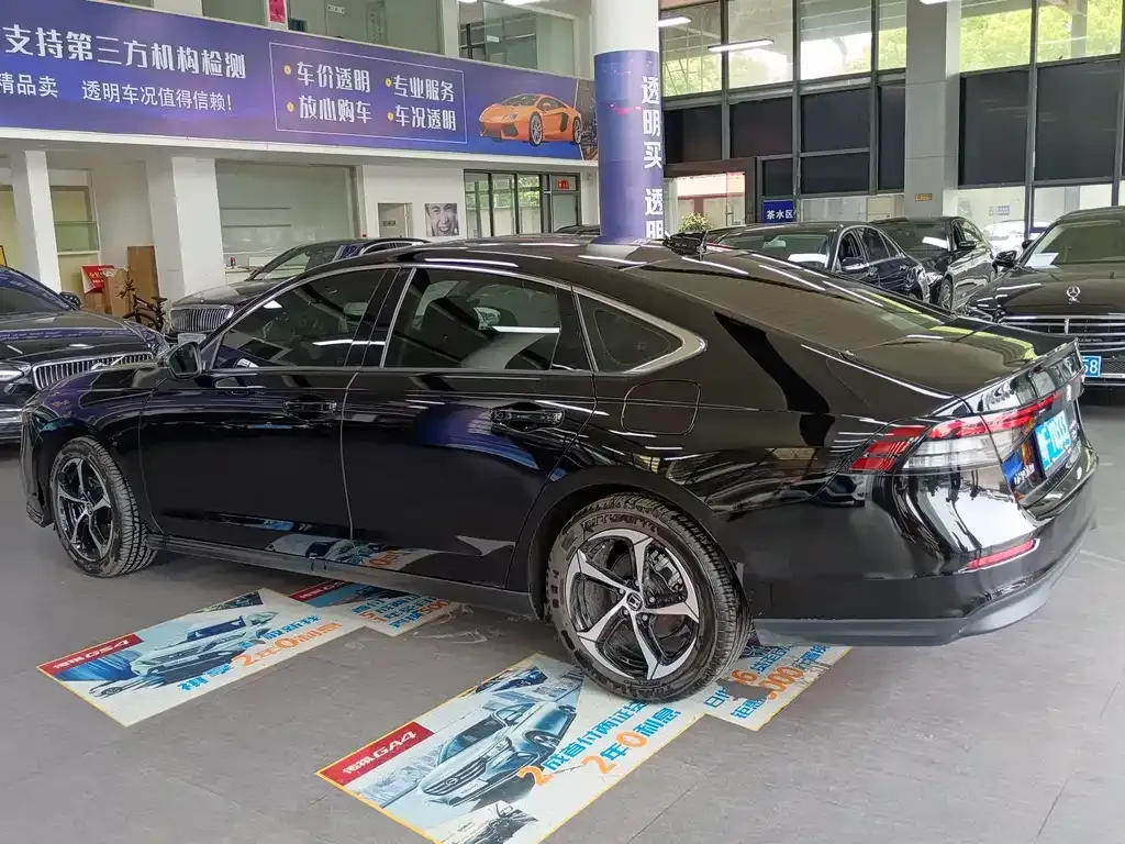 Honda Accord — фото 8