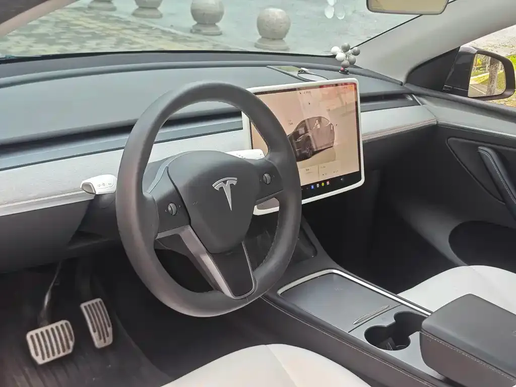 Tesla Model Y — фото 4