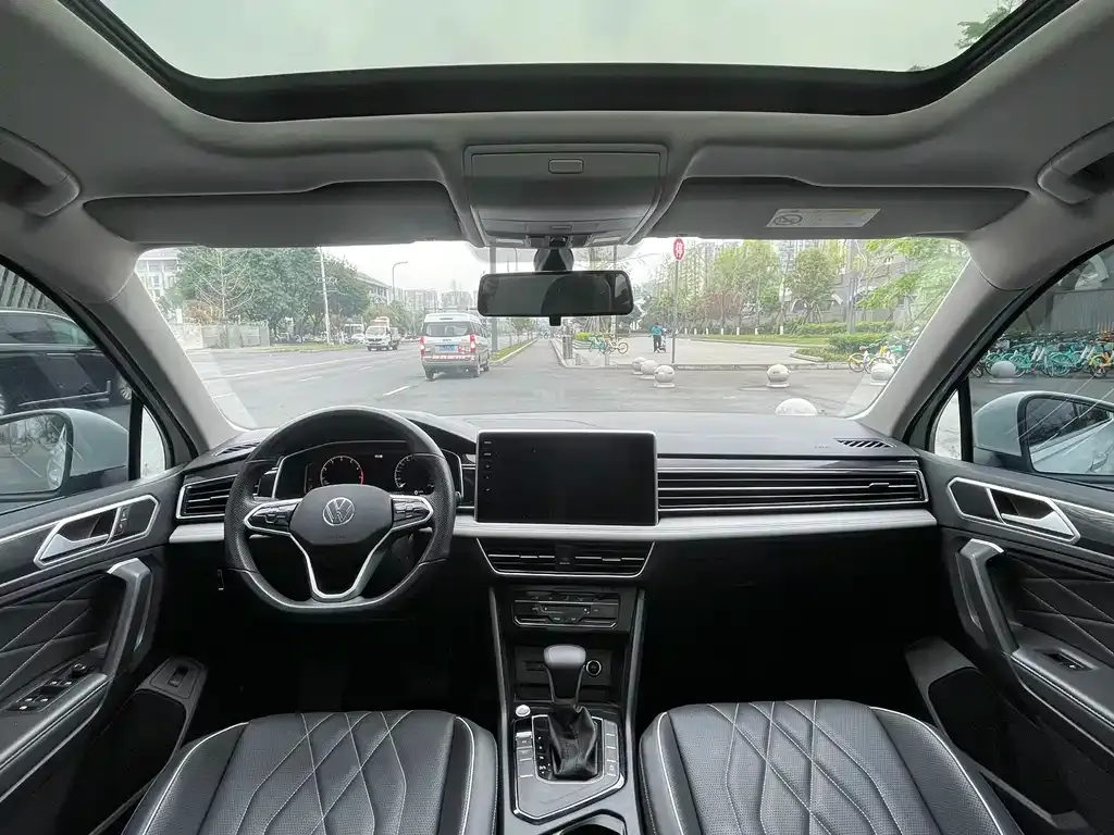 Volkswagen Tiguan L — фото 6