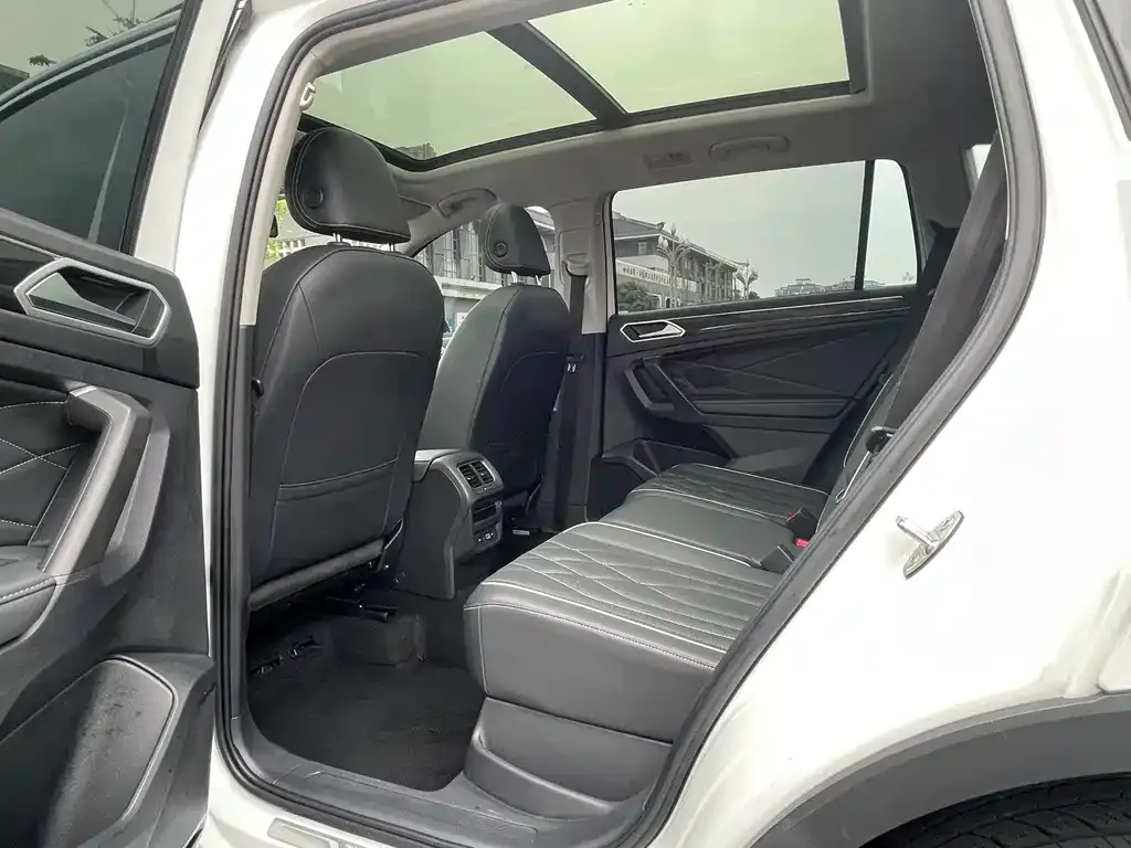 Volkswagen Tiguan L — фото 2