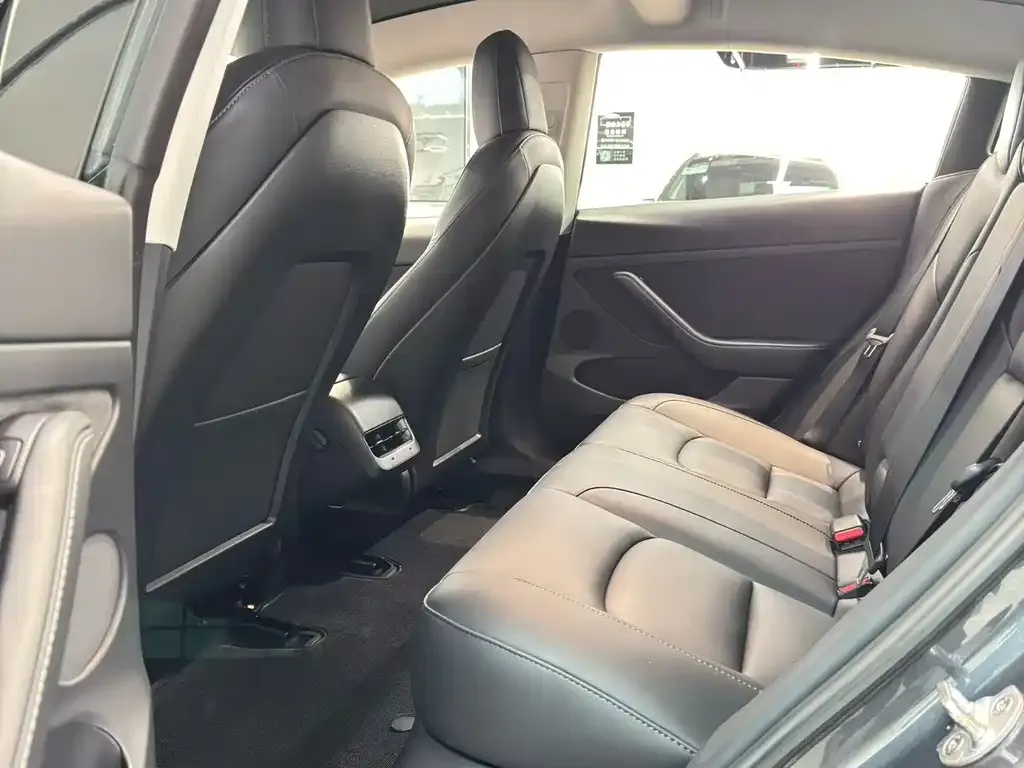 Tesla Model 3 — фото 2