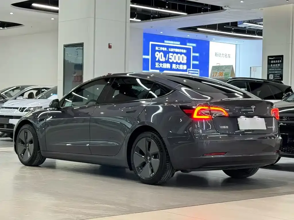 Tesla Model 3 — фото 8