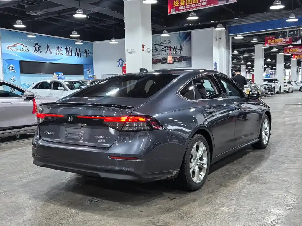 Honda Accord — фото 9