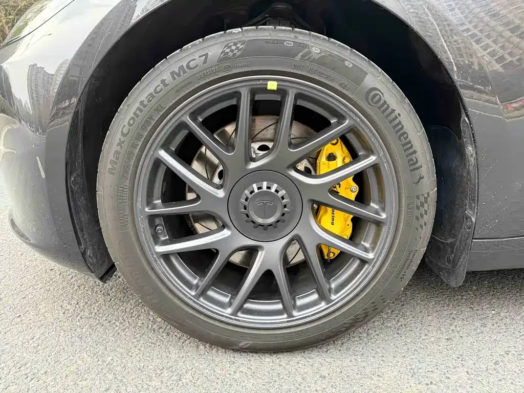 Tesla Model 3 — фото 2