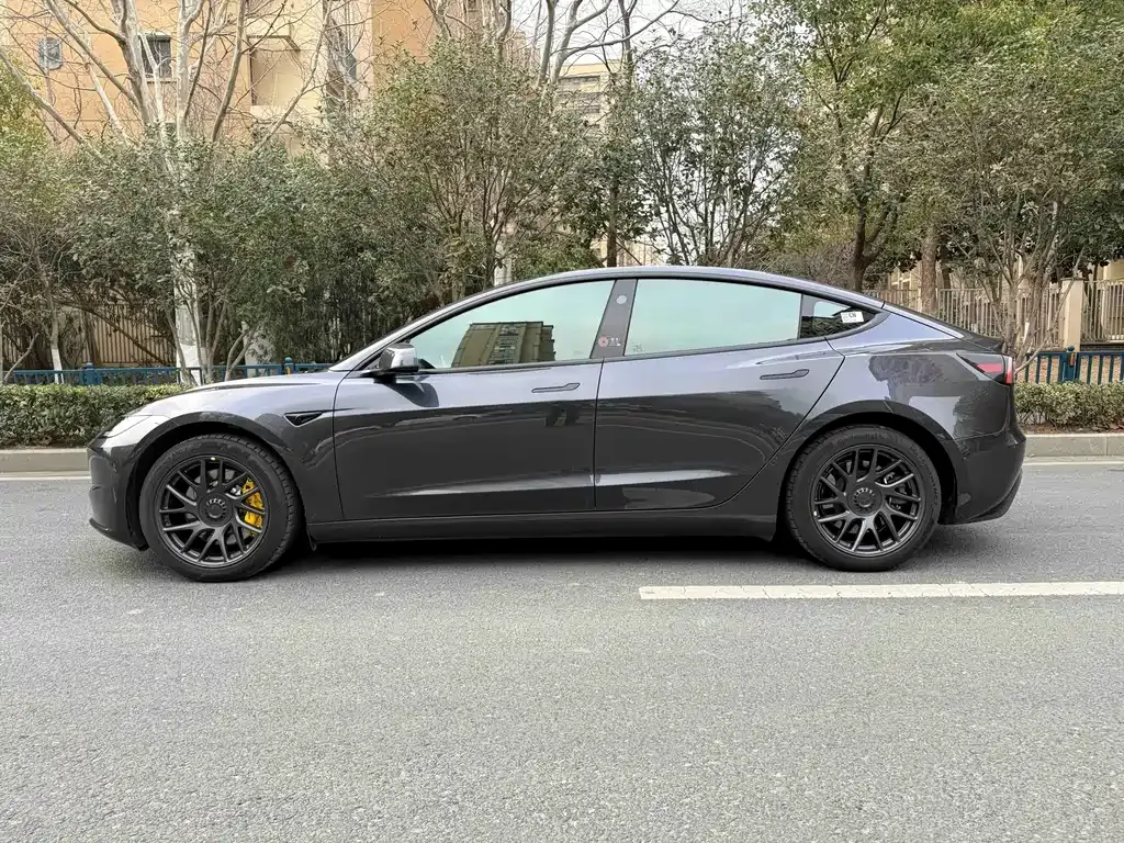 Tesla Model 3 — фото 6