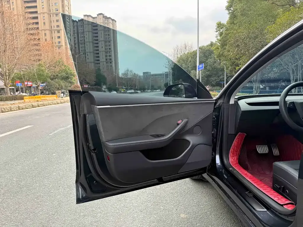 Tesla Model 3 — фото 9