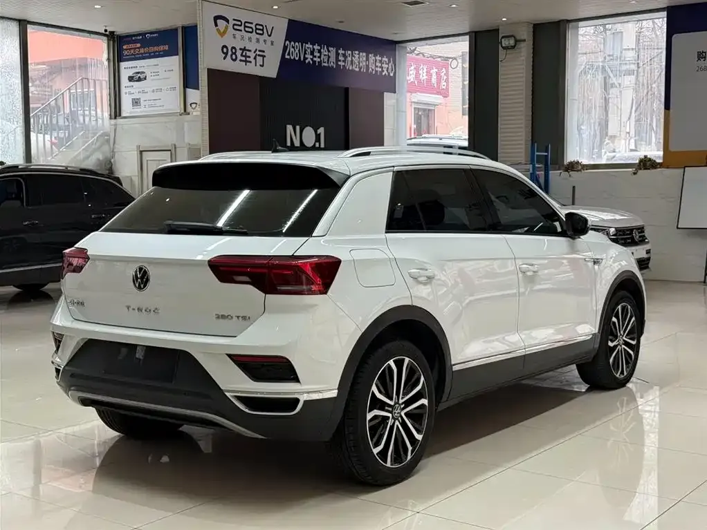 Volkswagen T-Roc — фото 9