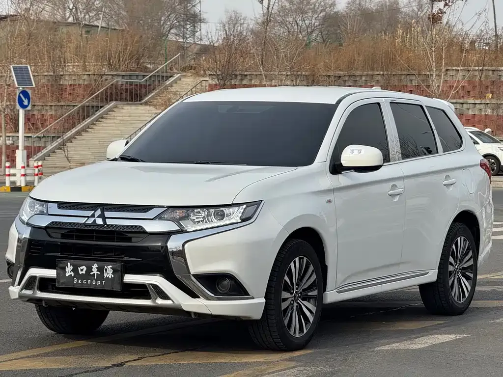 Mitsubishi Outlander — фото 4