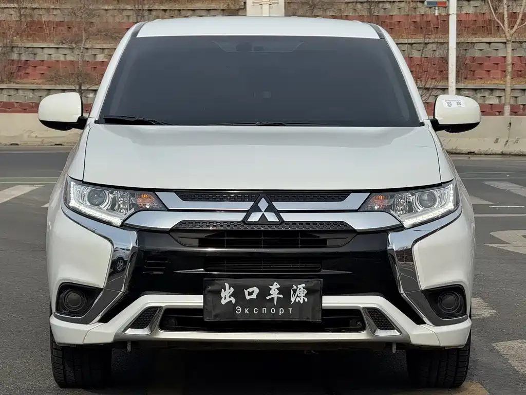 Mitsubishi Outlander — фото 8