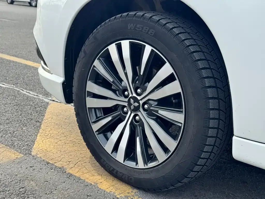 Mitsubishi Outlander — фото 5