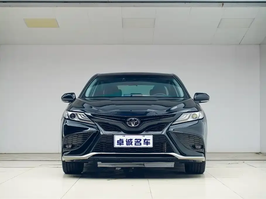 Toyota Camry — фото 2