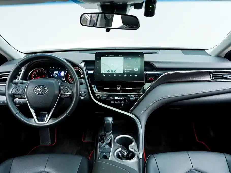 Toyota Camry — фото 10