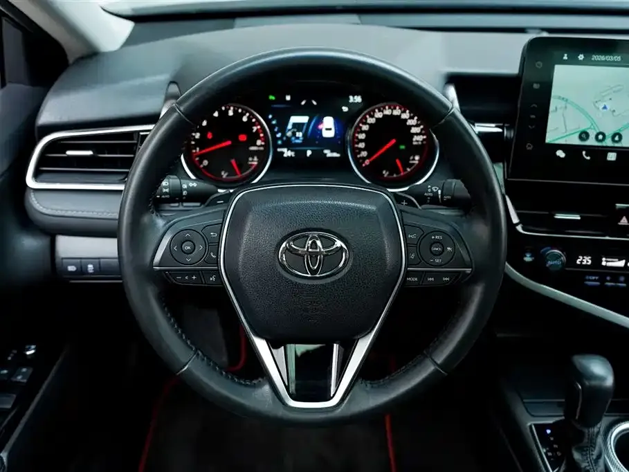 Toyota Camry — фото 5