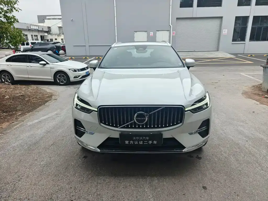 Volvo XC60 PHEV — фото 1