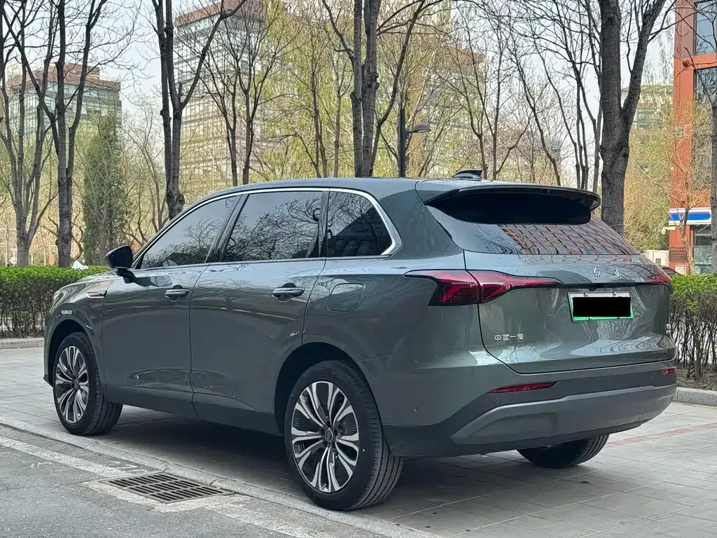 Hongqi HS6 PHEV — фото 7