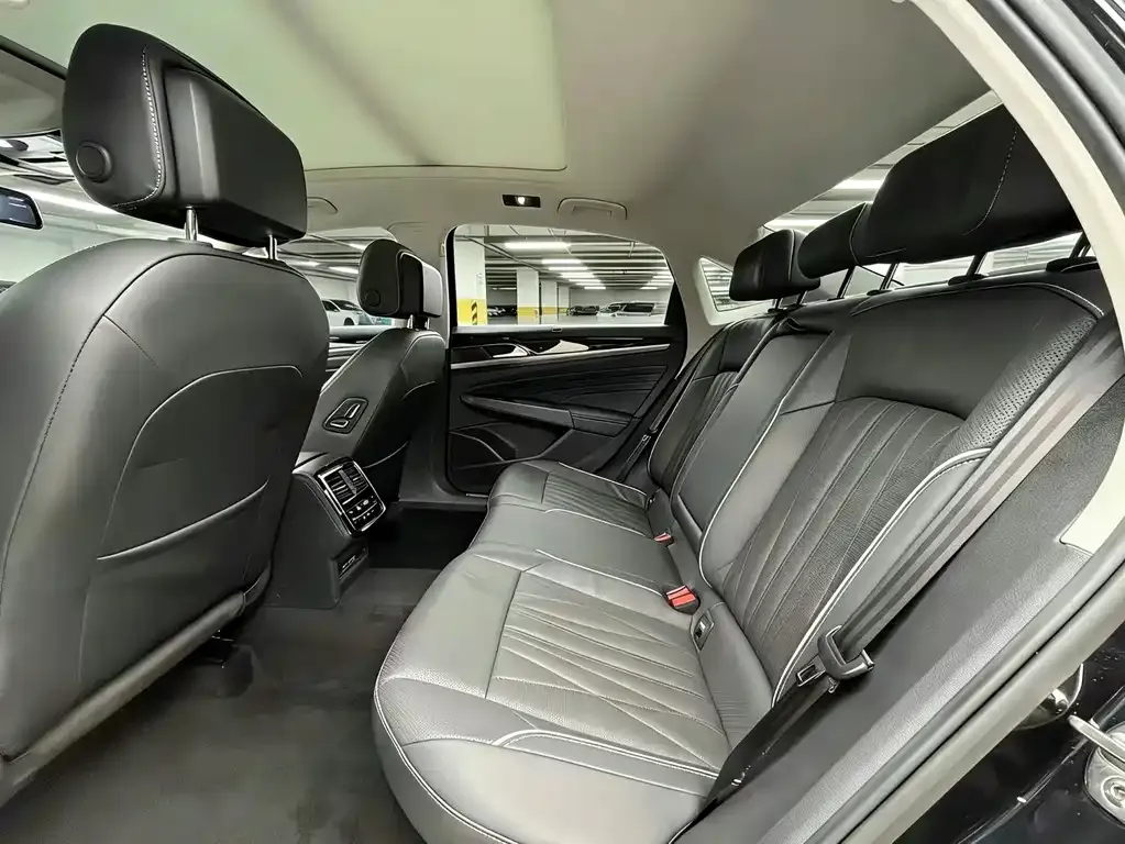 Volkswagen Passat 2022 из CN, фото 5