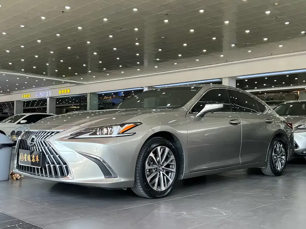 Lexus ES — фото 1