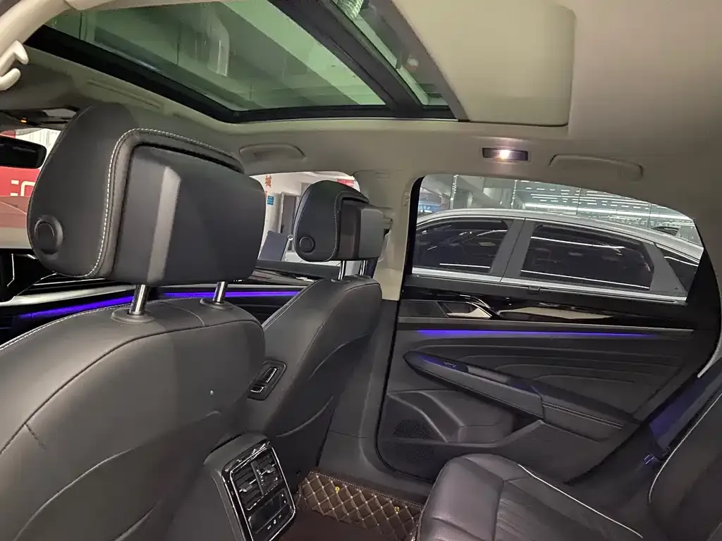 Volkswagen Passat 2022 из CN, фото 10