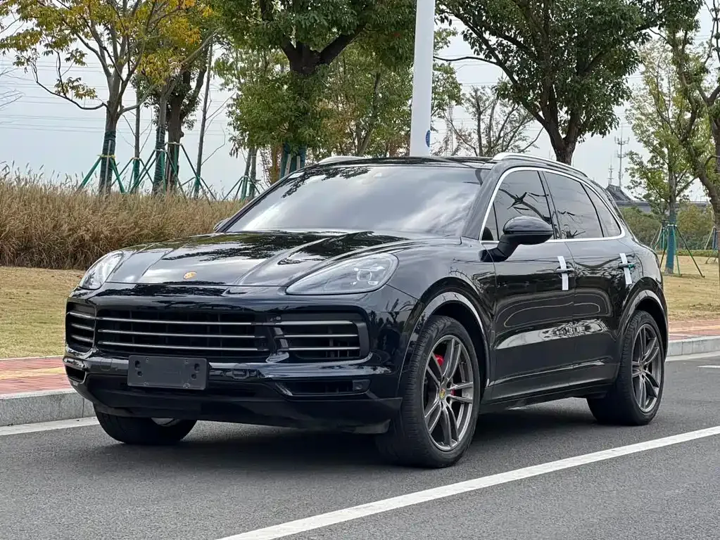 Porsche Cayenne — фото 1