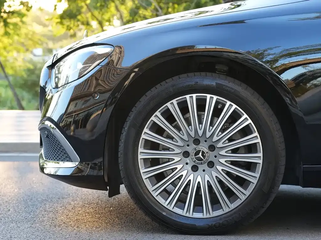 Mercedes-Benz E-Class — фото 8