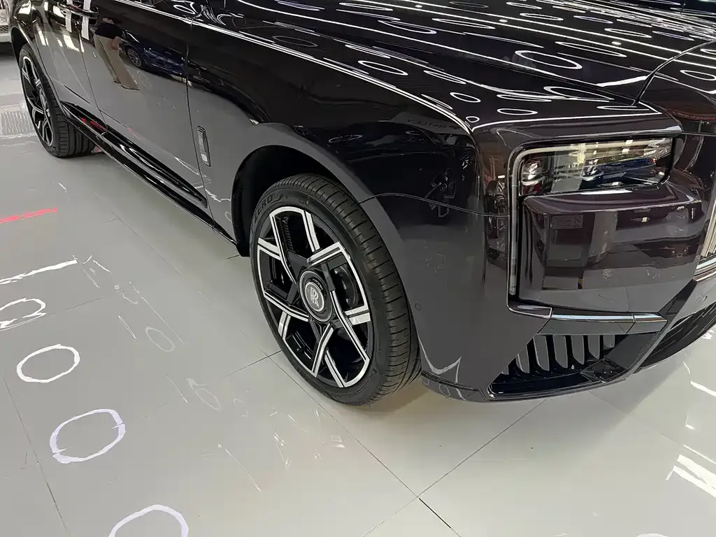 Rolls-Royce Cullinan — фото 10