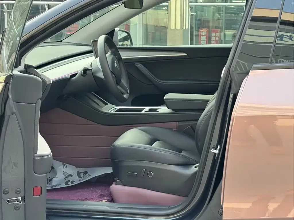 Tesla Model Y — фото 6