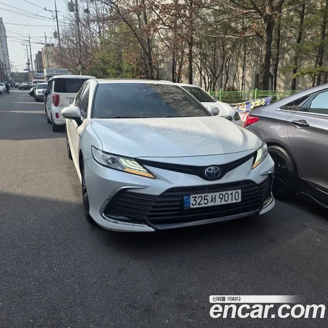 Toyota Camry 2.5 XLE Hybrid