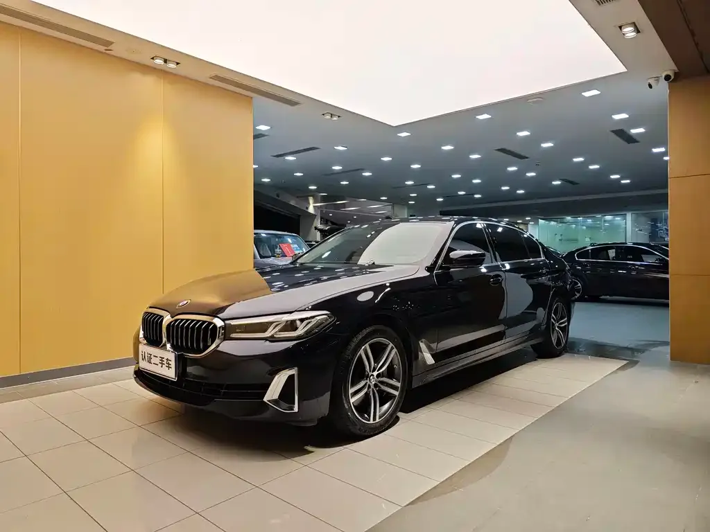 BMW 5 Series — фото 1
