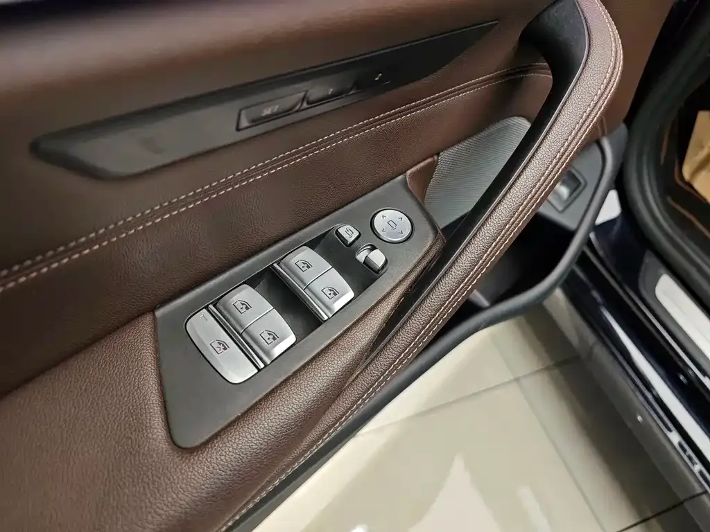 BMW 5 Series — фото 9