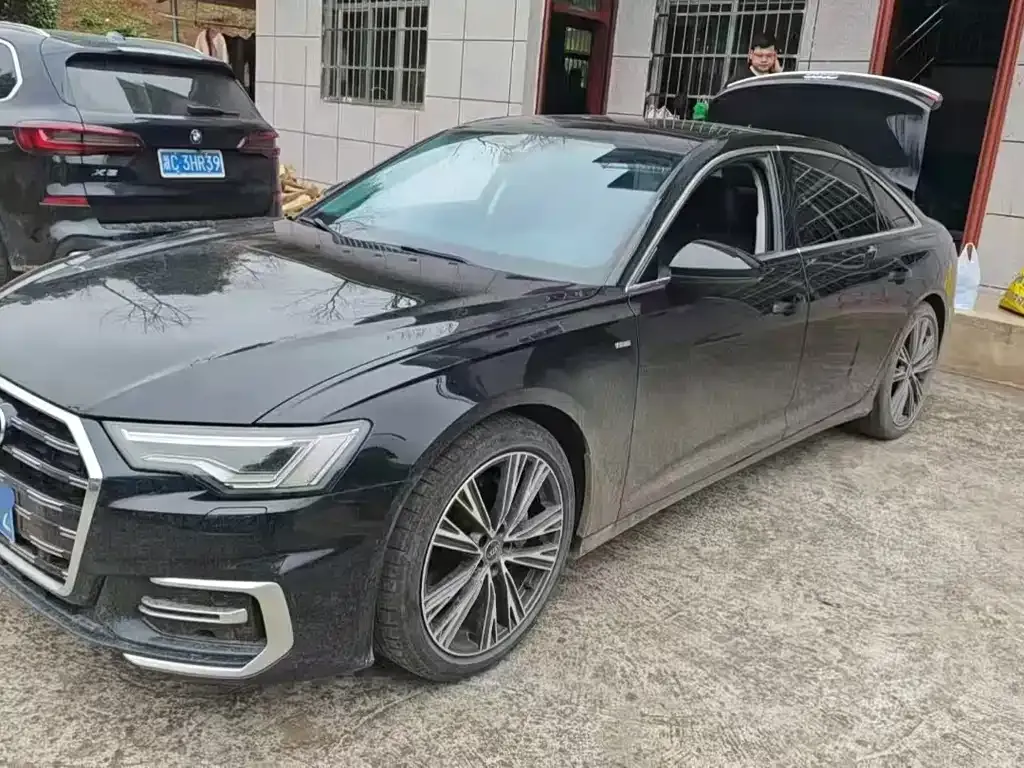 Audi A6L — фото 1