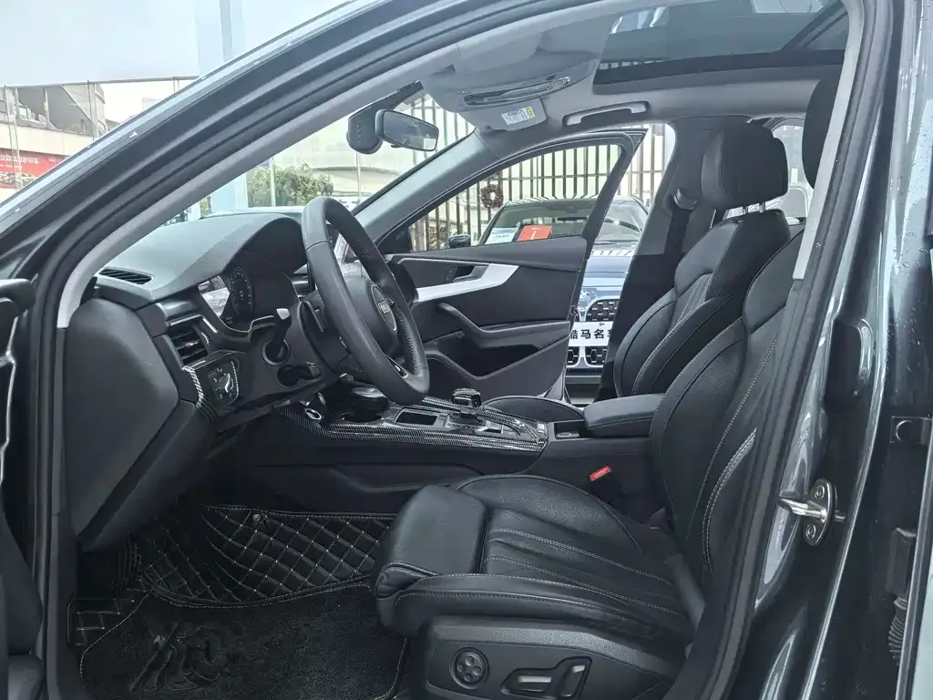 Audi A4L 2021 из CN, фото 10
