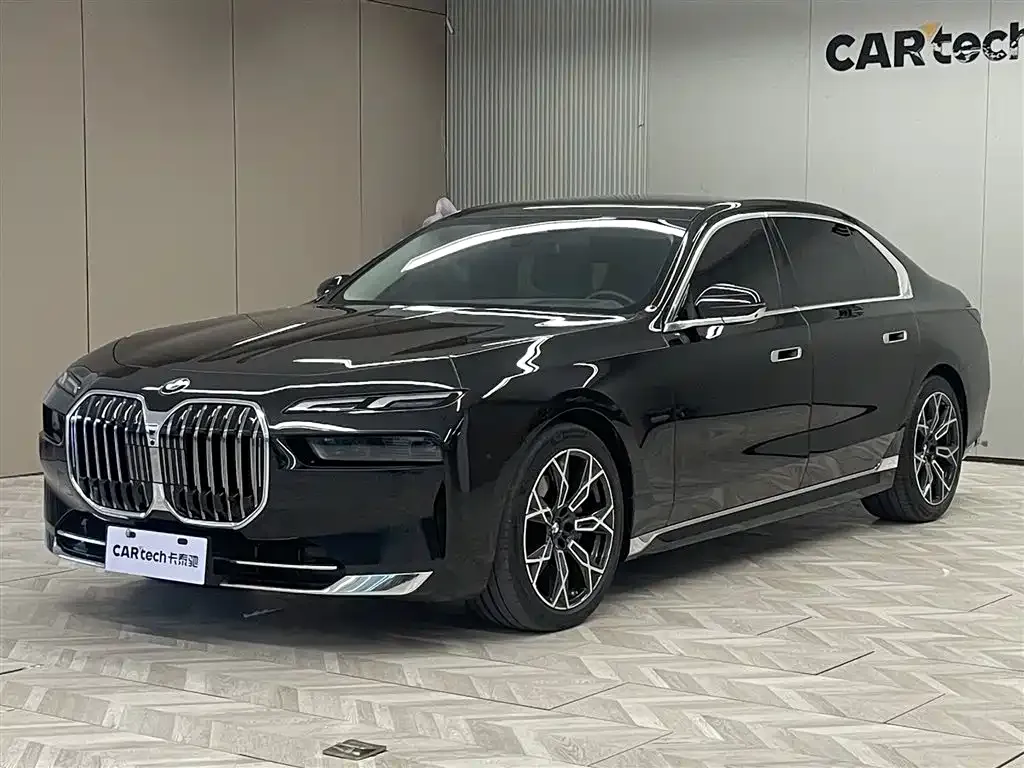 BMW 7 Series — фото 1