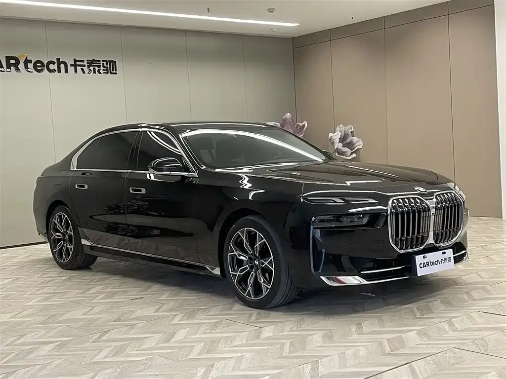 BMW 7 Series — фото 2