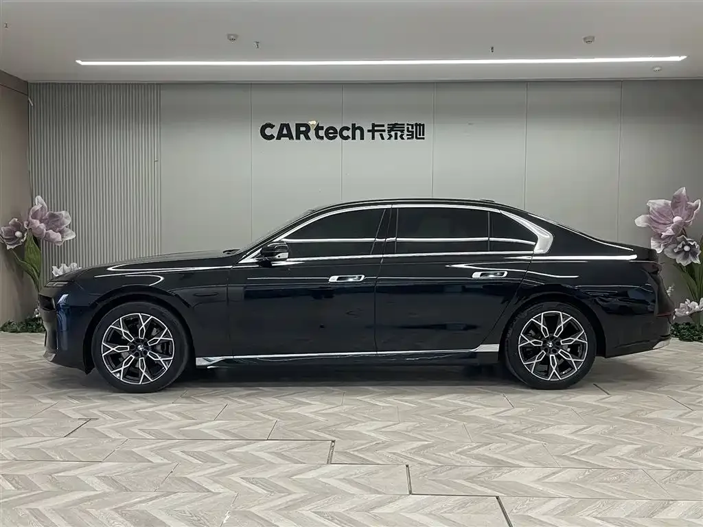 BMW 7 Series — фото 10
