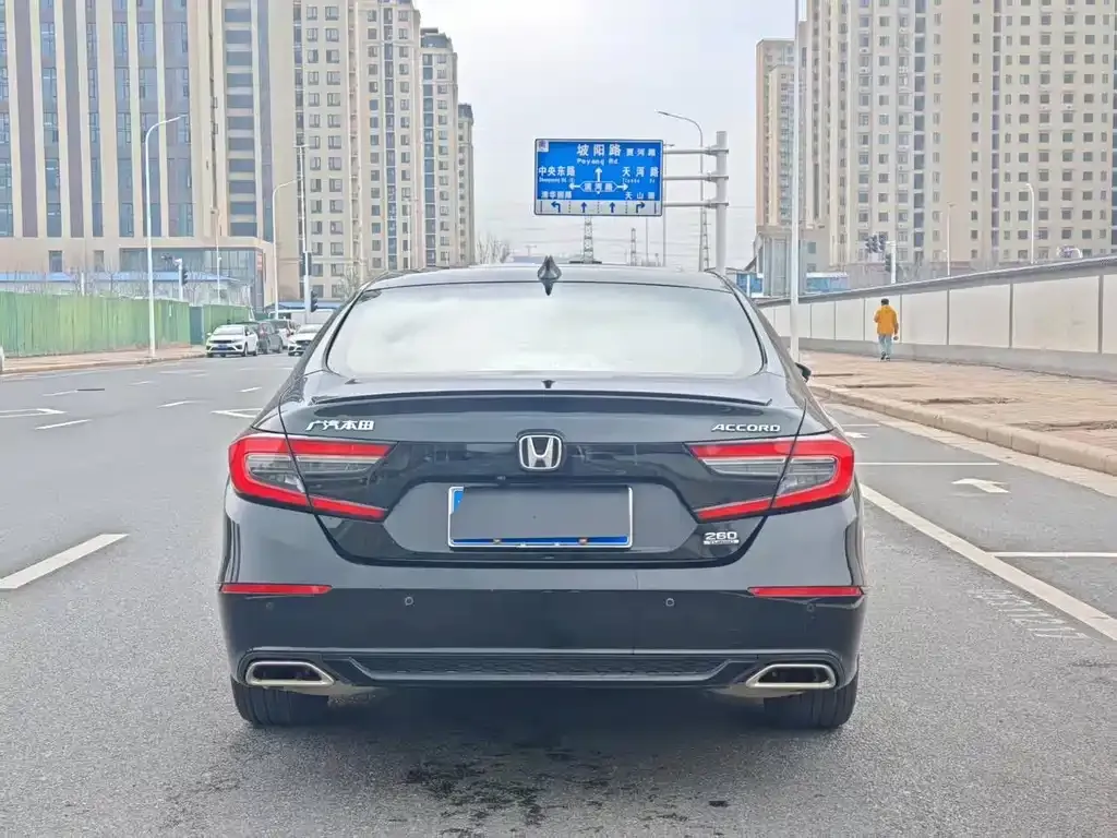 Honda Accord — фото 8