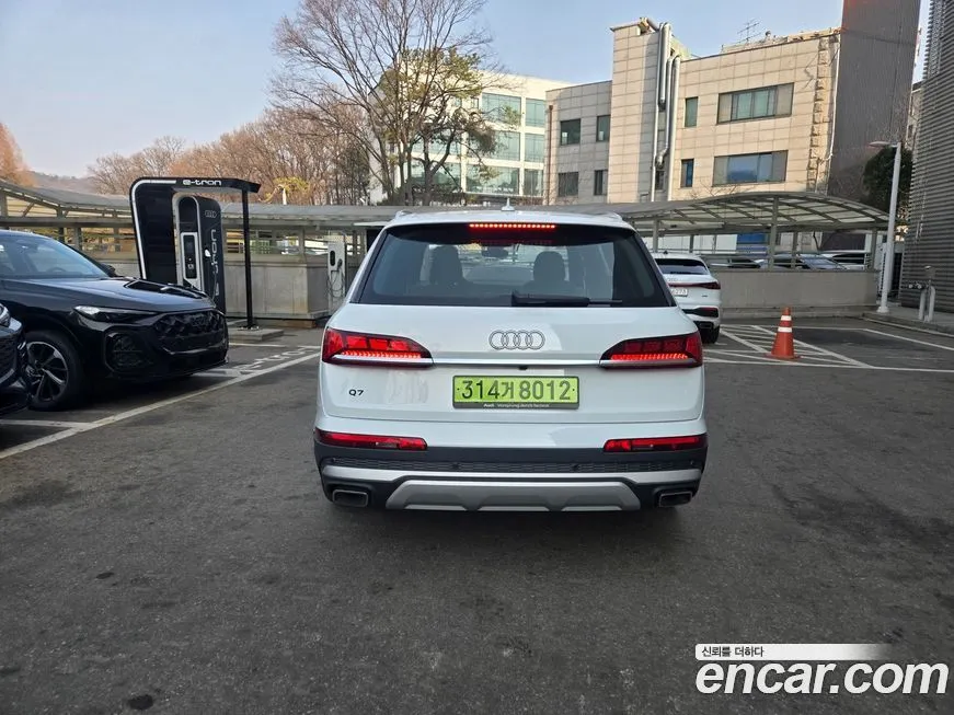 Audi Q7 2025 из KR, фото 2