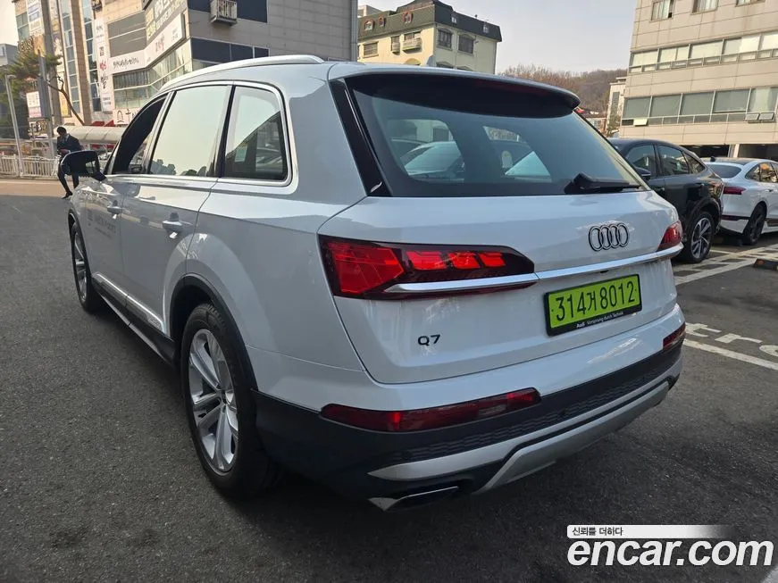 Audi Q7 2025 из KR, фото 9