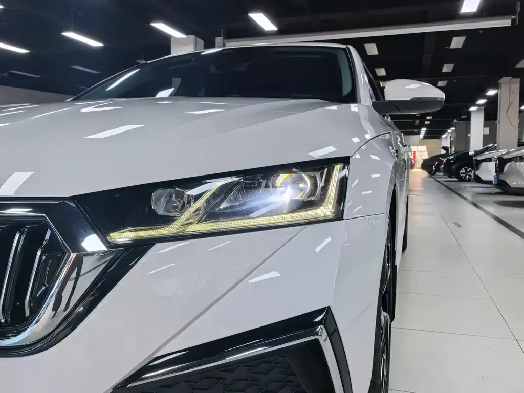 Skoda Octavia — фото 8