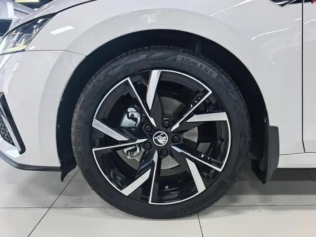Skoda Octavia — фото 2