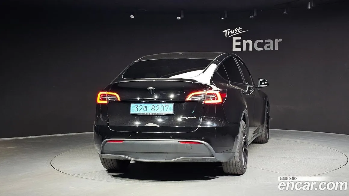 Tesla Model Y — фото 10