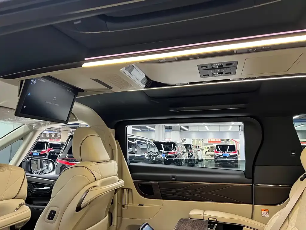 Toyota Vellfire — фото 4