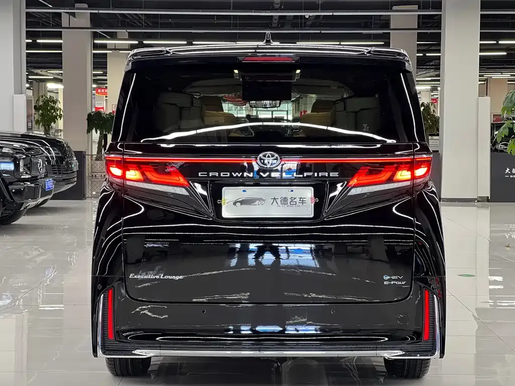 Toyota Vellfire — фото 6