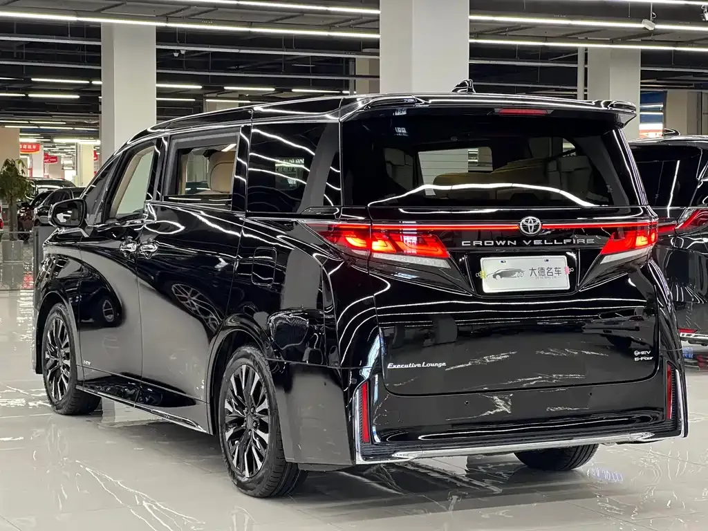 Toyota Vellfire — фото 8