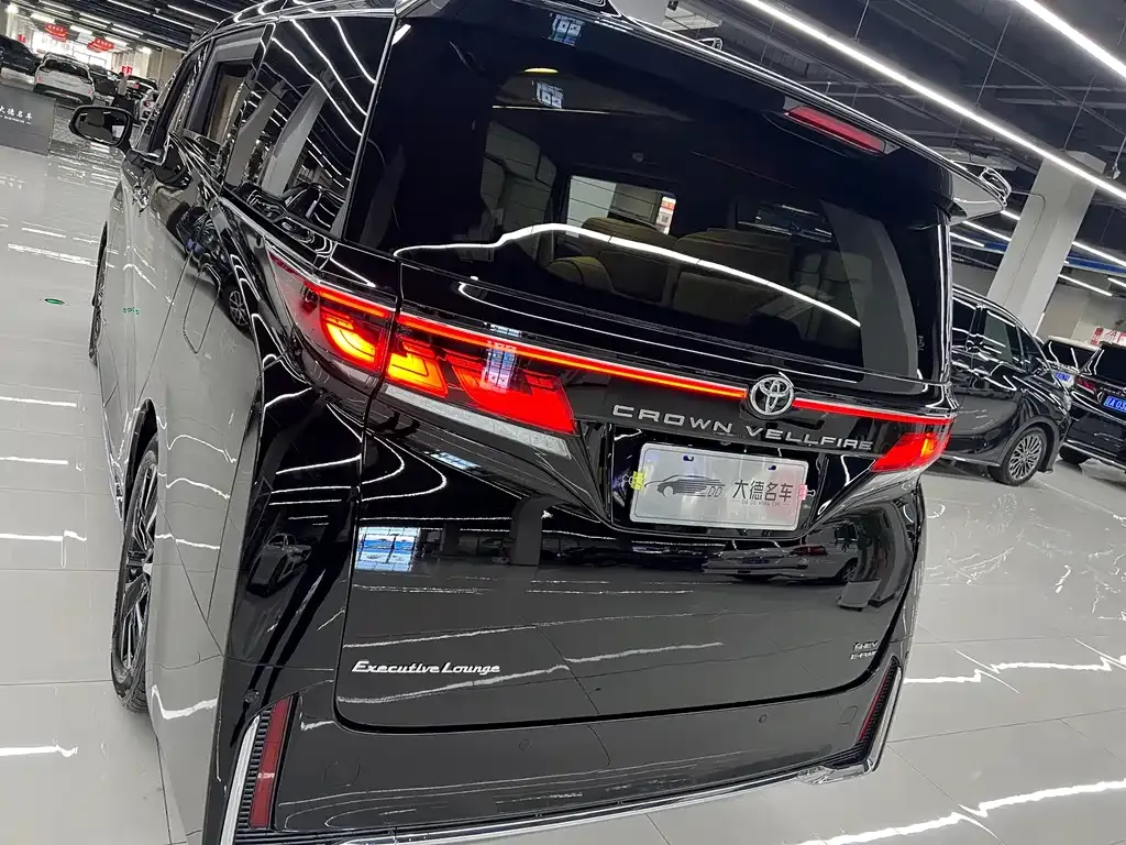 Toyota Vellfire — фото 5