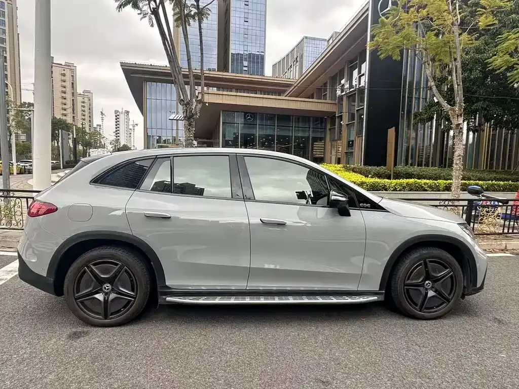 Mercedes-Benz EQE SUV — фото 7